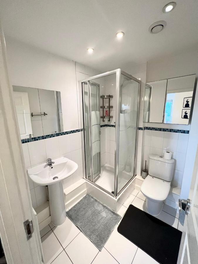 2 Bedroom Apartment Near Olympic Park With Free Parking ลอนดอน ภายนอก รูปภาพ