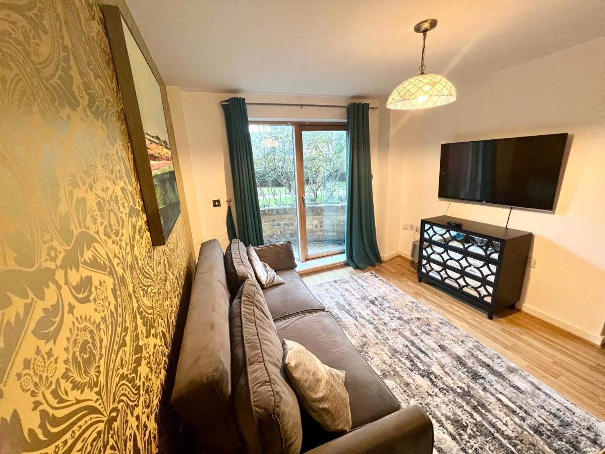 2 Bedroom Apartment Near Olympic Park With Free Parking ลอนดอน ภายนอก รูปภาพ
